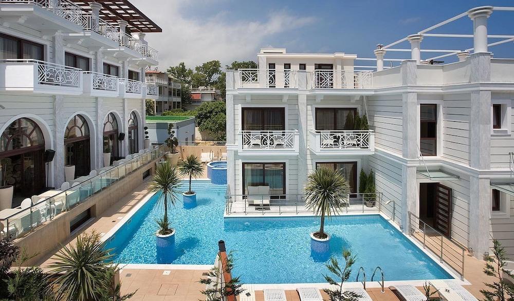 Diverso Platamon, Luxury &